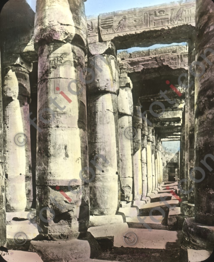 Säulengang des Osiristempels | Arcade of the Temple of Osiris - Foto foticon-simon-008-036.jpg | foticon.de - Bilddatenbank für Motive aus Geschichte und Kultur